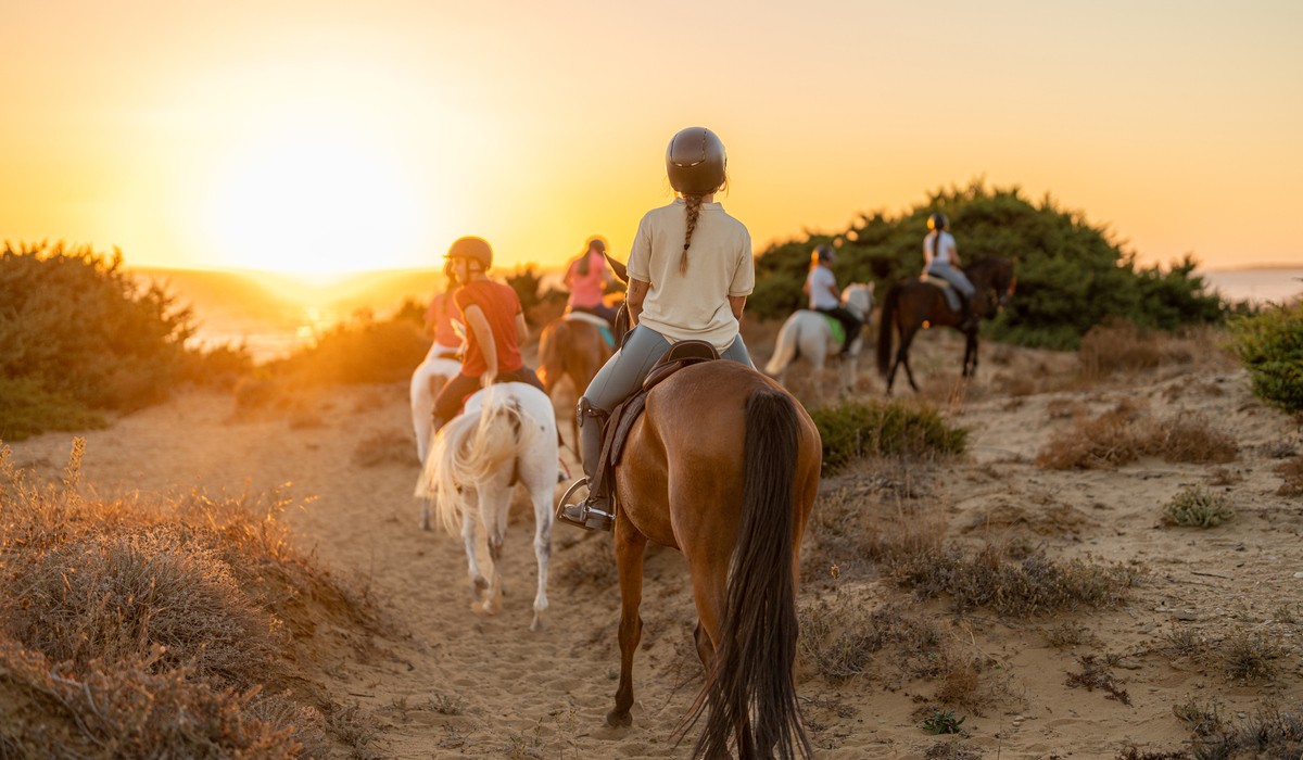 horseback-riding-american-cowboy